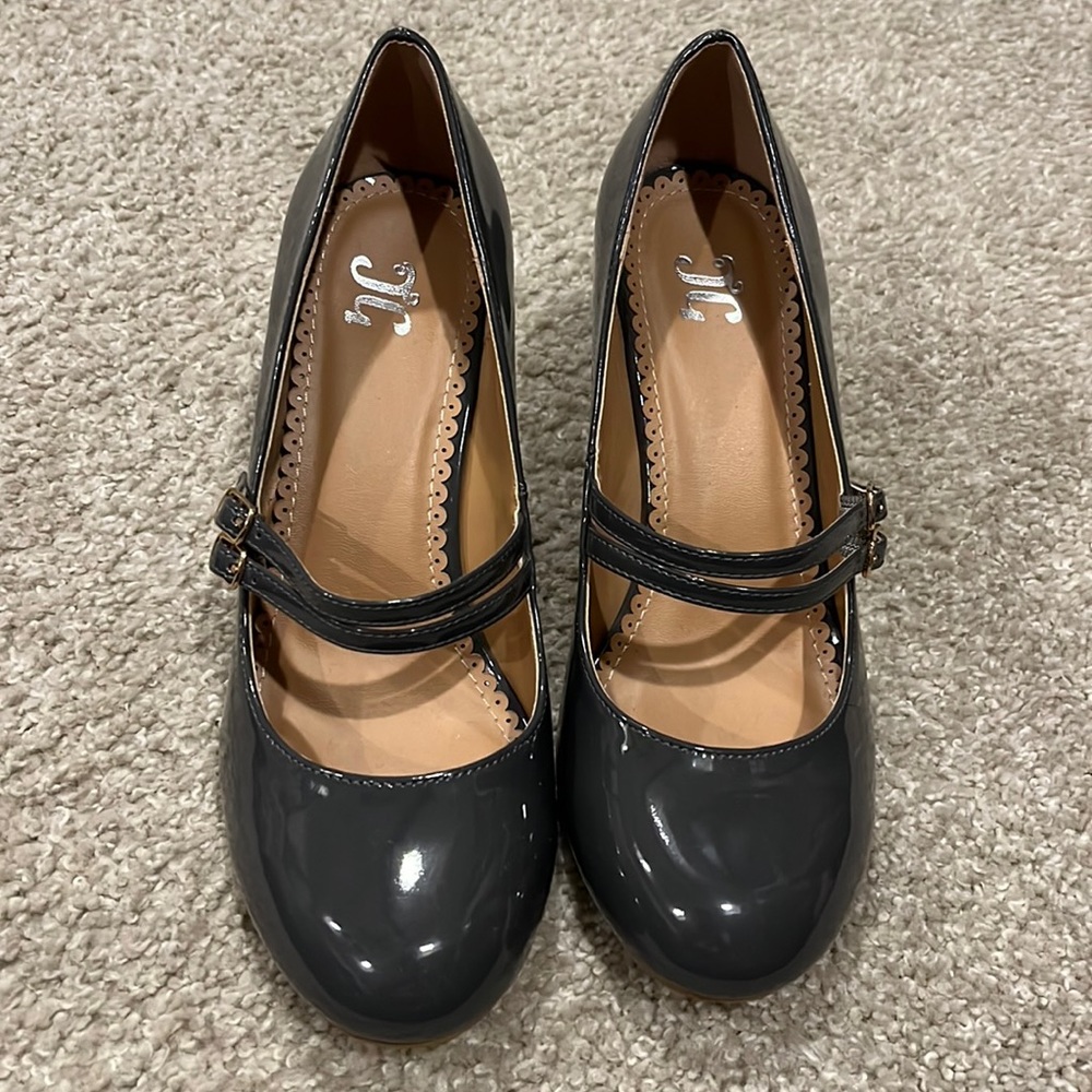 Grey JG round toe pumps. Moderate heel for work. Size 8.5. Brand new!